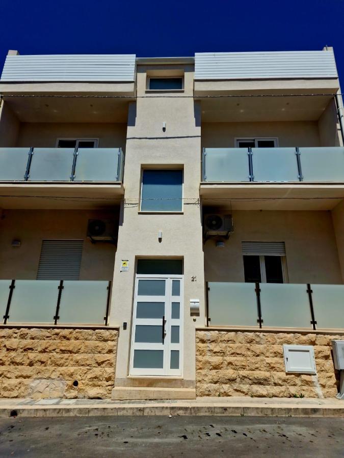 Beach Apartments Marina Di Ragusa Ngoại thất bức ảnh